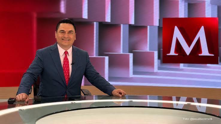 Josué Becerra en estudio de Milenio Televisión